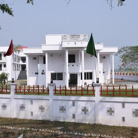 Tiger Den Club & Resort Palia Kalan Buitenkant foto